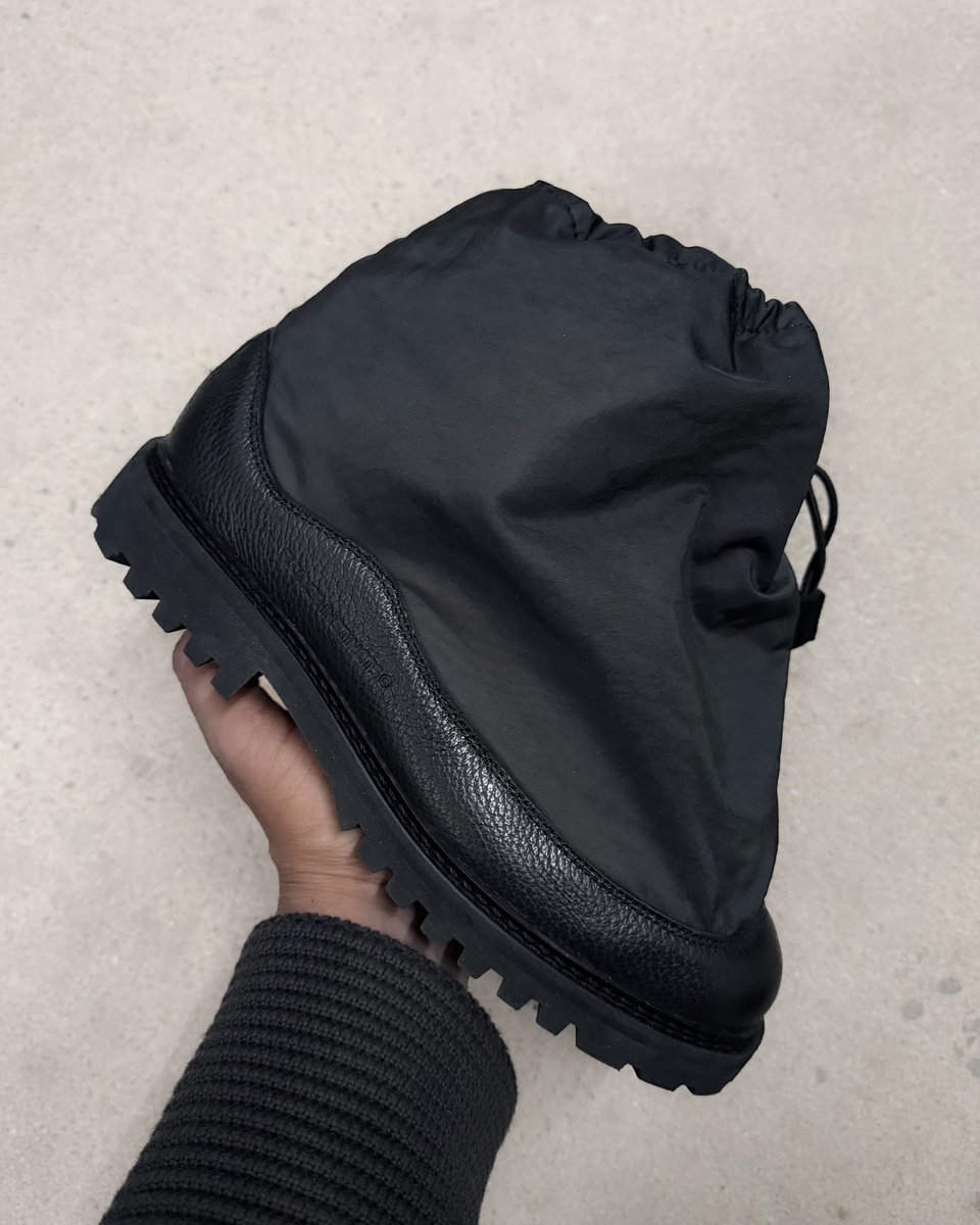 FLOWER INSTINCTS tweet media