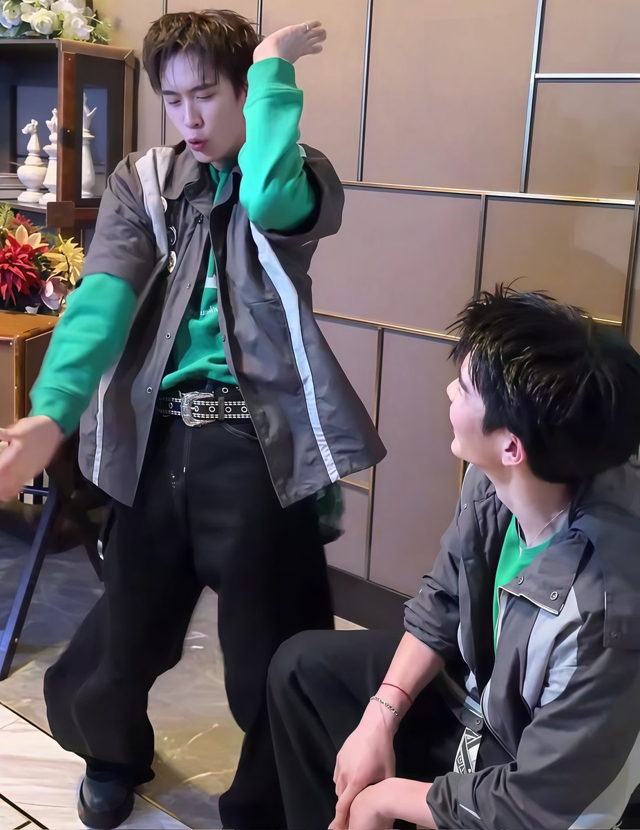 🐱 : เธอสัญญากับเค้าได้มั้ยว่าจะไม่ไปเต้นแบบนี้กับใคร
🐶 : งุ้ยยเธอหวงเค้าหรอคับ
🐱 : หึ กูอายคน