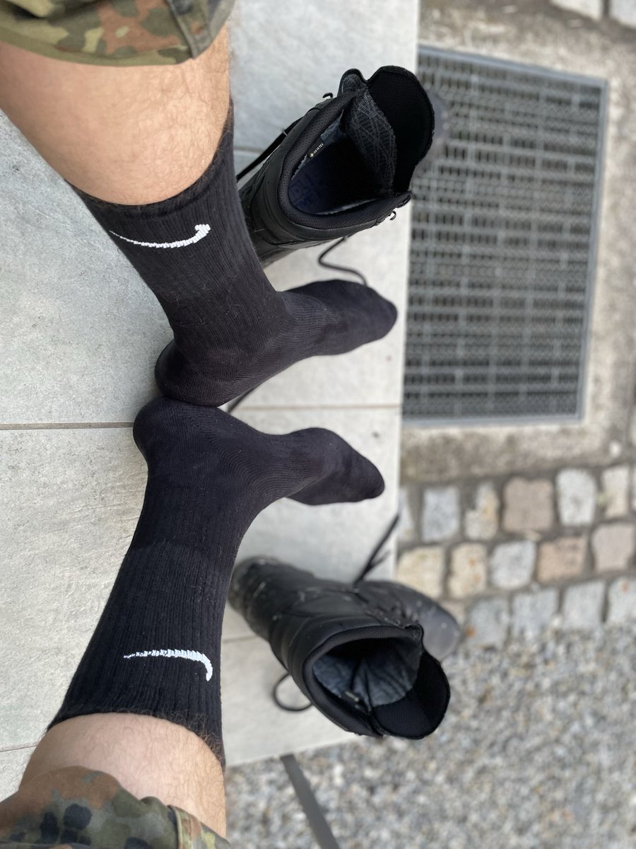 Sneakerking (5,9k) tweet media