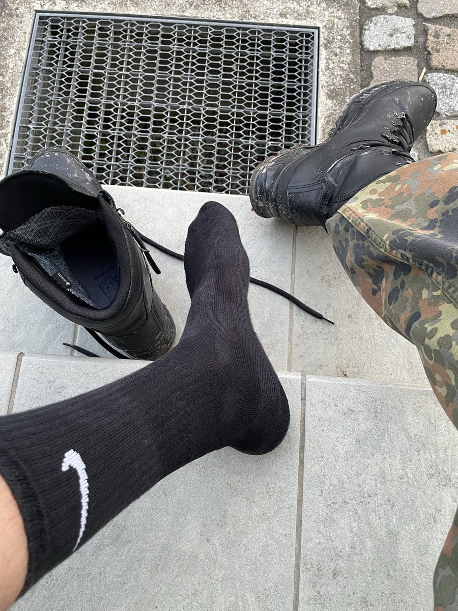 Sneakerking (5,9k) tweet media