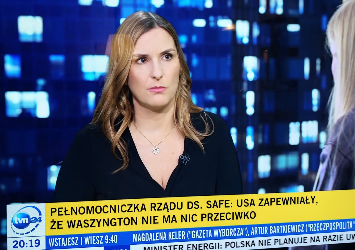 Dziewczyna wdeptuje w ziemię PiS i Nawrockiego z ich bredniami i kłamstwami.