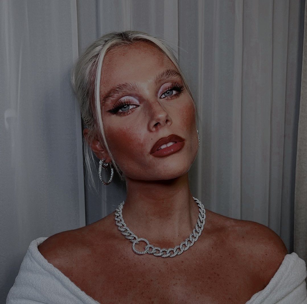 𝒜lessia tweet media