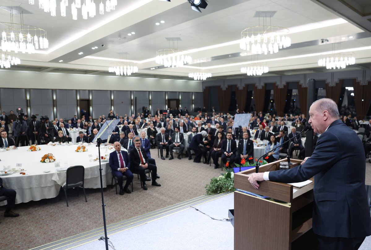 Genel Başkanımız ve Cumhurbaşkanımız Sayın <a href="/RTErdogan/">Recep Tayyip Erdoğan</a>’ın teşrifleriyle önceki dönem milletvekillerimiz ve Kurucular Kurulumuzun mensuplarıyla iftar sofrasında bir araya geldik.

Bu dava, sadece bugünümüzü değil geçmişten bugüne uzanan büyük bir emeği ve fedakârlığı temsil ediyor.