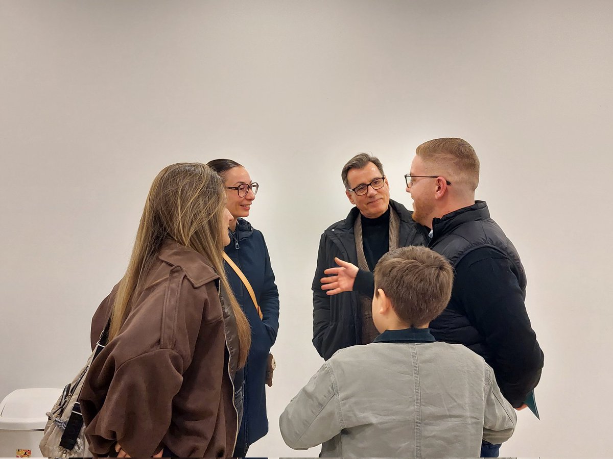 💡 Aquesta tarda rebem al Círcol els membres de la junta directiva de l’Associació de veïns i veïnes del barri de la Sínia, que ens ha vingut a presentar aquesta entitat de nova creació i a explicar-nos com ha sorgit aquesta iniciativa.