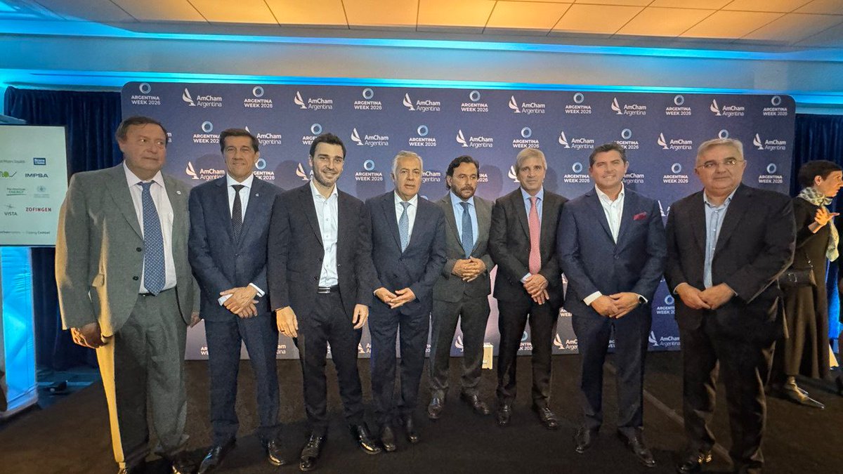 alfredocornejo's tweet photo. Siguiendo con la agenda del tercer día, nos reunimos con autoridades de la DFC. Un fondo norteamericano que financia proyectos vinculados a la minería y a la infraestructura que necesita, como puertos, rutas o líneas de alta tensión.

Les expliqué que Mendoza tiene una gran oportunidad con la demanda de cobre que requiere la transición energética y les comenté los avances que estamos teniendo en materia minera. Se mostraron interesados en el potencial geológico y energético de nuestra provincia y en proyectos de infraestructura necesarios para acompañar ese crecimiento. Este tipo de instrumentos de financiamiento pueden resultarnos muy valiosos.

Por último, participamos de la recepción de Cierre de Argentina Week 2026 y Ceremonia de Premios – AmCham. Agradezco al Gobierno nacional la invitación, formar parte de esta agenda nos permitió mostrar el potencial productivo que tienen las provincias ante referentes del sector financiero internacional. Nos llevamos proyectos e ideas para seguir trabajando y profundizando en Mendoza.