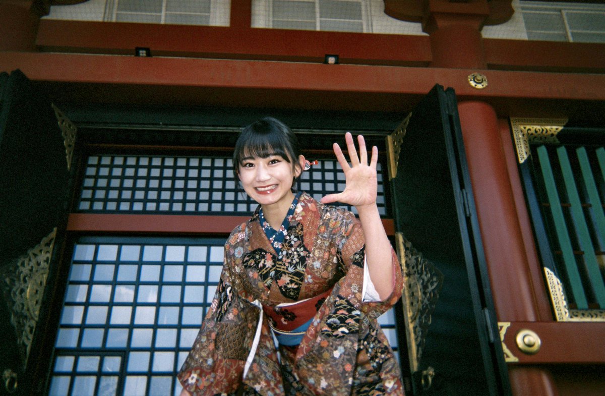 nanako_aizawa's tweet photo. おはようございます🌸
今日は #財布の日

皆様はどんなお財布をお使いですか？😆

3/13(土) 喜劇の国のアリス
3/14(日) 写真集イベント🍀

本日もご機嫌に活力〜！ https://t.co/LwMYLU8SkD