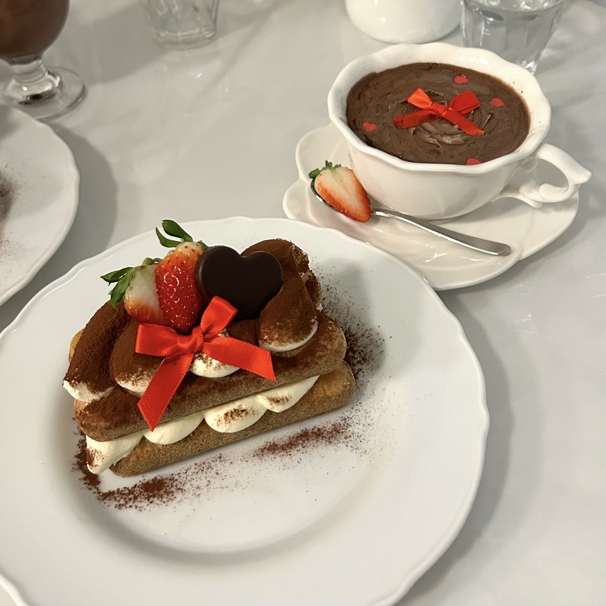 #おはグラ 🐶

今日は #スイーツの日 🍰

先月友達と遊んだ時、バレンタインスイーツを食べに行きました☺️

チョコスイーツ尽くしでチョコレート大好きな中の人にとっては天国でした🤤🍫

本日もよろしくお願いします🧦

#岐阜市 は🌡14℃/1℃☀️

#企業公式が毎朝地元の天気を言い合う