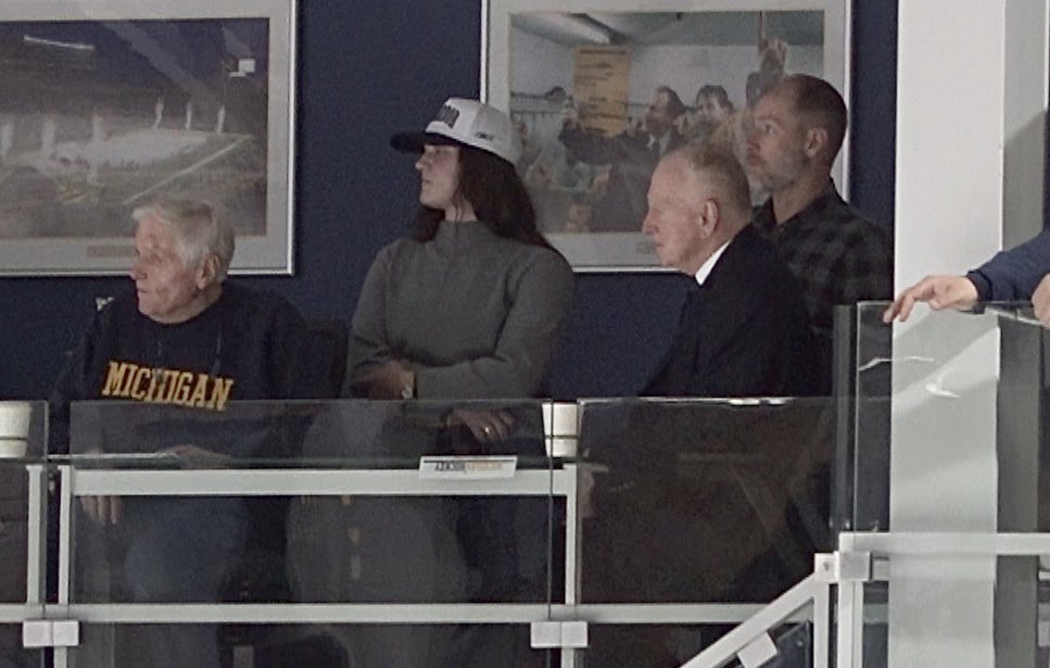 rachelhopmayer's tweet photo. Here’s your first look at the committee @Denise_Ilitch and @jtribs14 have assembled to push Michigan toward a D-I women’s hockey program: Wolverine legen Red Berenson, 1997 Hobey Baker Award winner Brendan Morrison, and more. Story to come. 

📍Yost | @CBSDetroit https://t.co/CoYv44Onfa