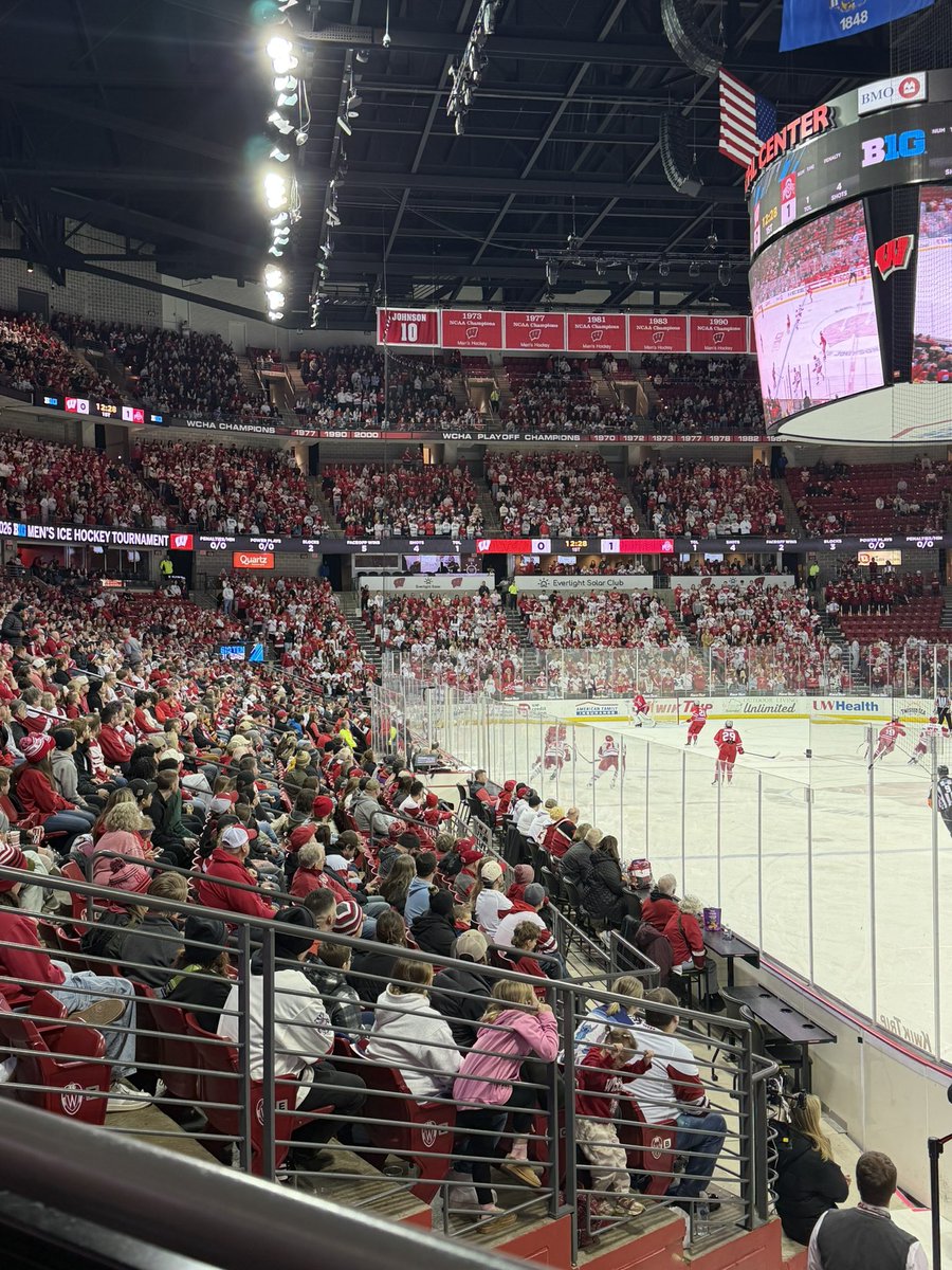 twall0594's tweet photo. @MikeGrinnell_ @BadgerMHockey You in the building tonight Grinnell? https://t.co/pA7wam2RkN