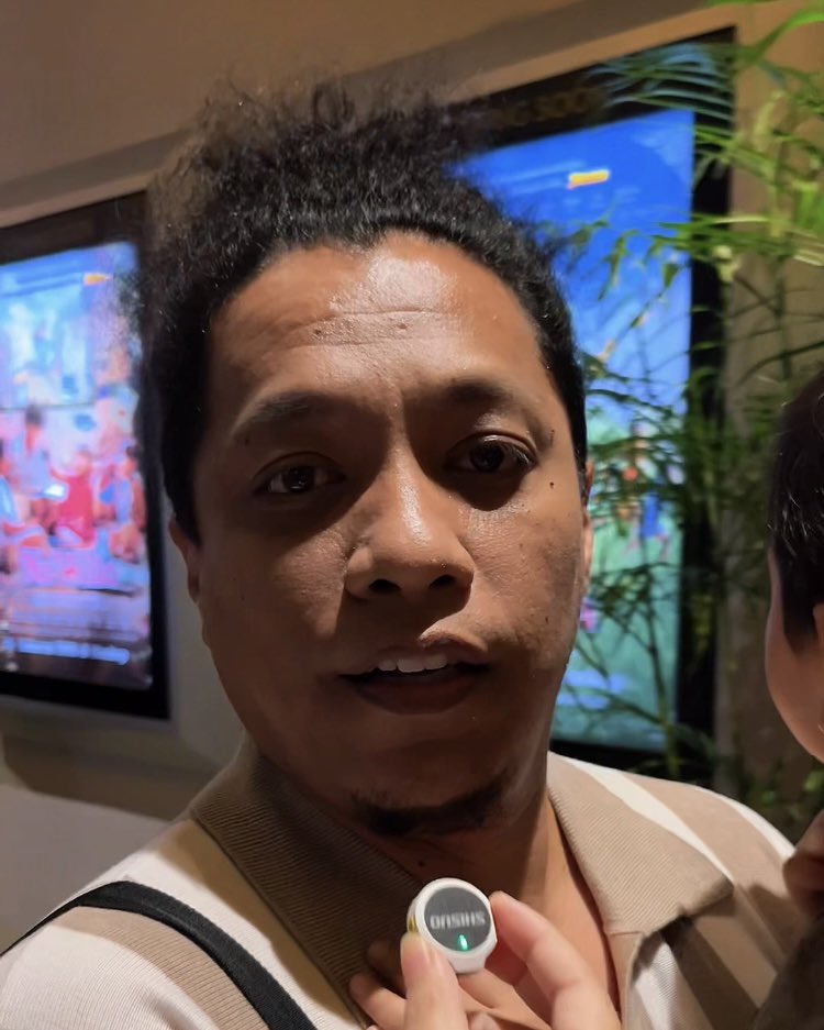 Satu kata dari mereka yang udah nonton duluan #FilmNaWilla:

• Gerald Situmorang: “Asoy.”

• Dion Wiyoko: “Gemes.”

• Rachel Amanda: “Magis.”

• Arie Kriting: “Tidak ada satu kata untuk Na Willa. Seribu kata di dunia yang terbaik semua untuk Na Willa.”