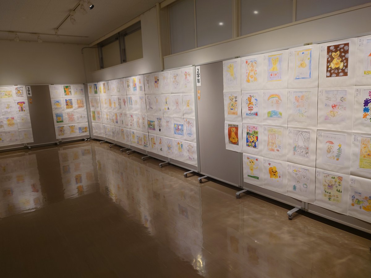 komakinosite's tweet photo. こまっくーイラストコンテストにたくさんのご応募ありがというございました。
ご応募いただいた全作品を、展示いたします。
　令和8年3月14日（土）～5月6日（水・祝）
　9:00～17:00　縄文の学び舎・小牧野館　
ご応募いただき、見に来てくれた子には、こまっくーBOXティッシュをプレゼントします✨ https://t.co/3qbOuA86qO