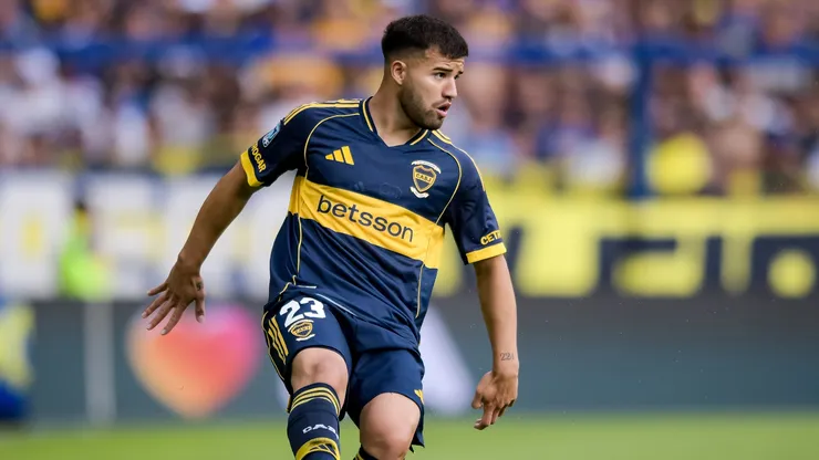 No tengo mas adjetivos para describir a este inutil de mierda. Hace todo mal, realentiza al equipo en ataque, pierde la marca, no sabe defender, no tira un buen centro, lo define bien, es tonto. No puede jugar en Boca jamas, no puede ser jugador de futbol