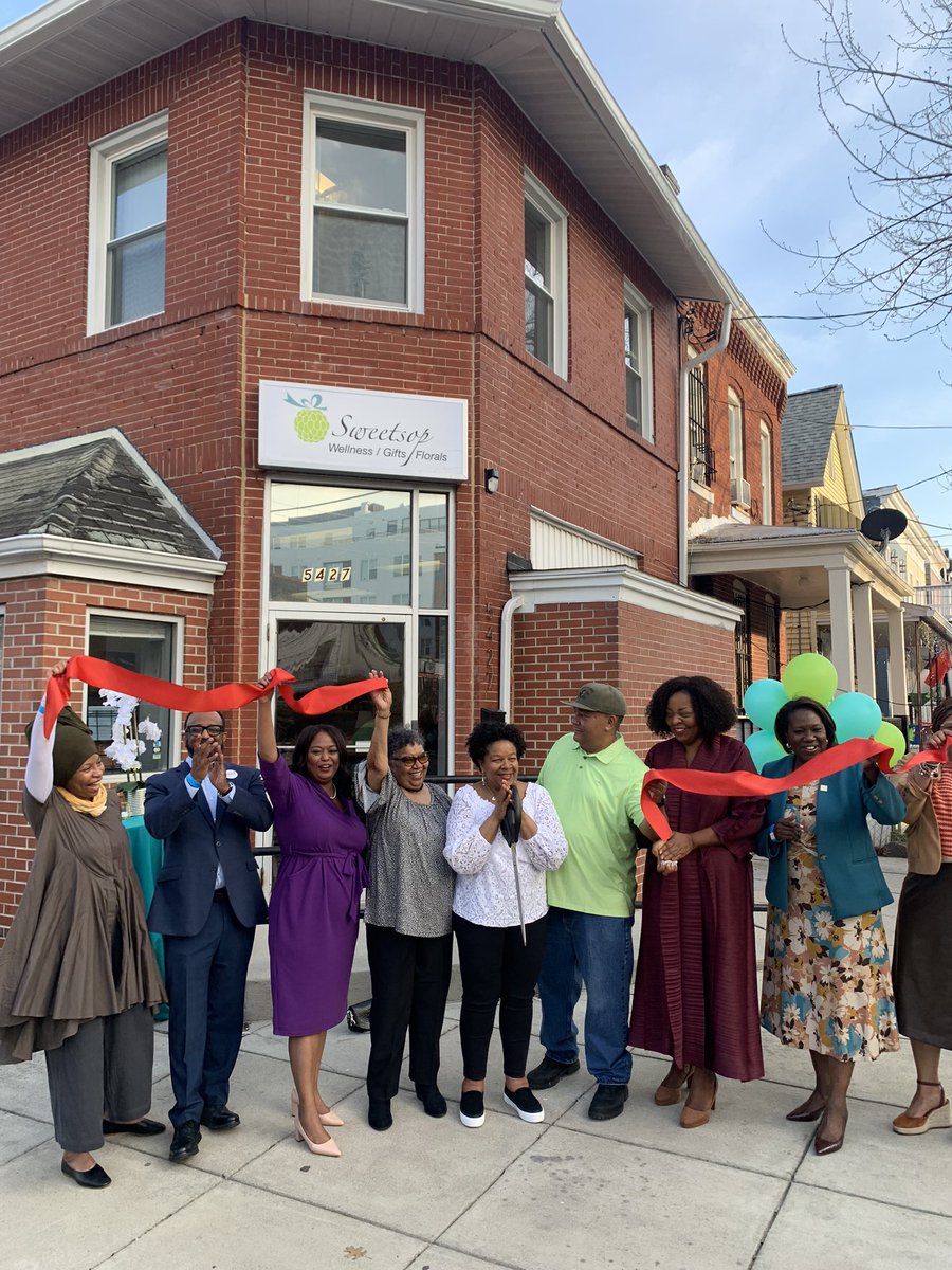 CMLewisGeorgeW4's tweet image. Today was a special day as we welcomed Wellness Oasis to Kennedy Street! 

Wellness Oasis is home to six women-owned small businesses dedicated to health, wellness, and community care. Please join me in welcoming them to #Ward4!