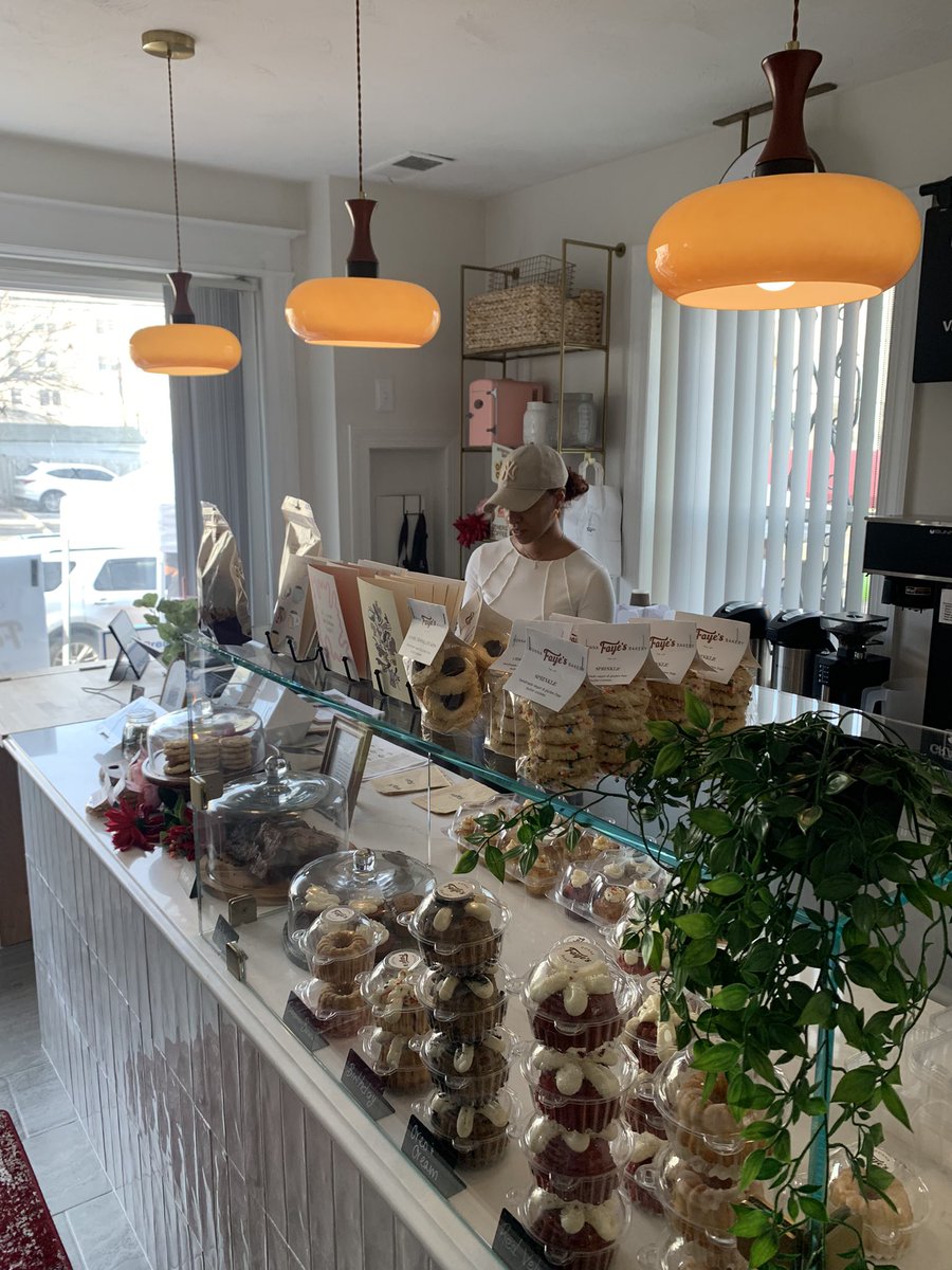 CMLewisGeorgeW4's tweet image. Today was a special day as we welcomed Wellness Oasis to Kennedy Street! 

Wellness Oasis is home to six women-owned small businesses dedicated to health, wellness, and community care. Please join me in welcoming them to #Ward4!