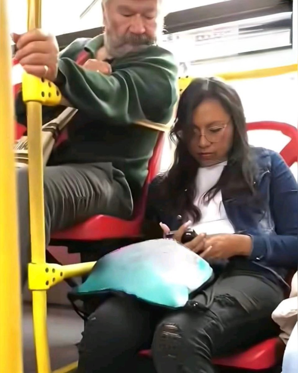 Colombia Out of Context tweet media