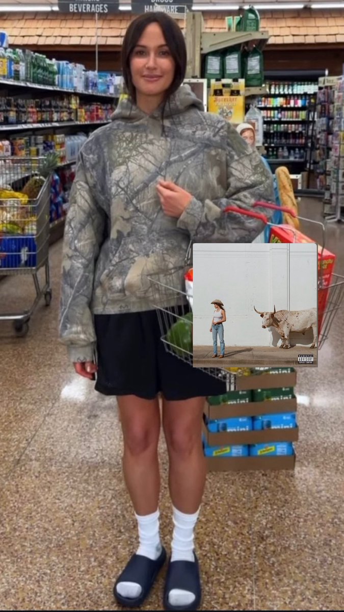 spaceyashley's tweet photo. me and my emotional support album that isn’t even out yet https://t.co/Fu2IZKSvqq