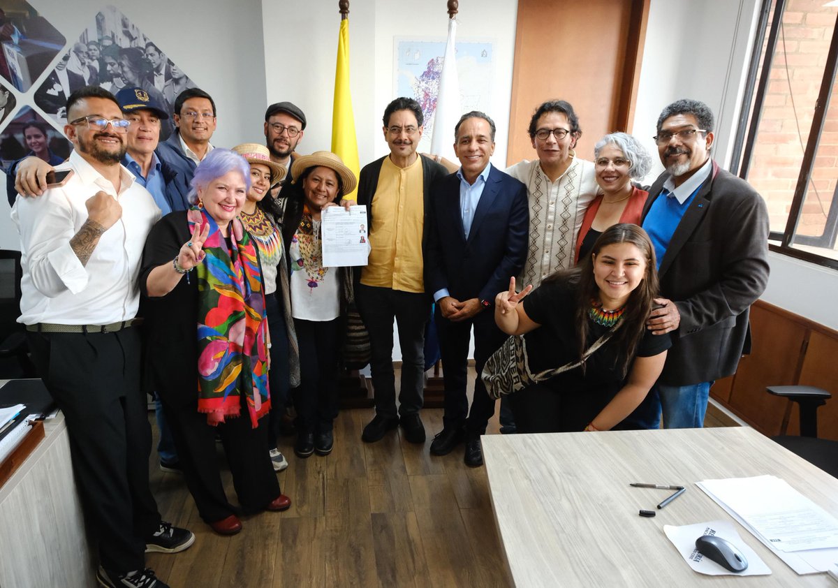 Solo tengo palabras y un profundo sentimiento de gratitud🌀🍃

Seremos la voz del pueblo✊🏽

🇨🇴¡GRACIAS COLOMBIA! 🇨🇴
<a href="/IvanCepedaCast/">Iván Cepeda Castro</a>