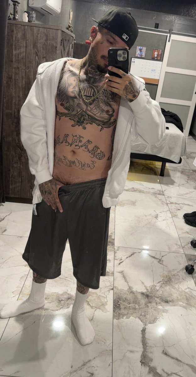 mannyzbenz's tweet photo. R/T to lick me from head to toes 😈 https://t.co/oimhMHOa5P