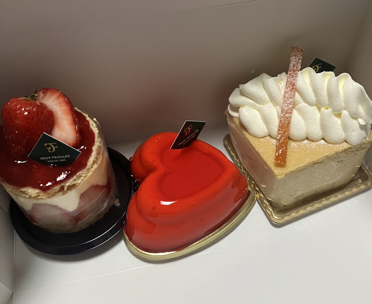 ペロン tweet media