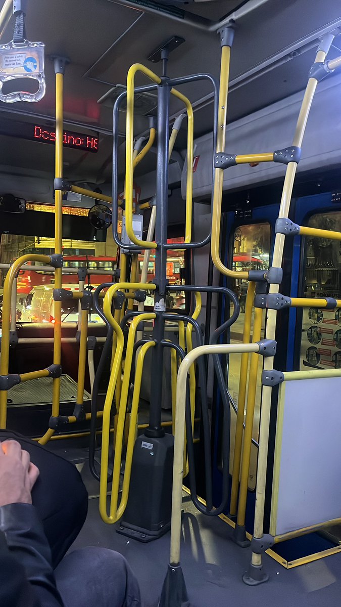 FabioAl2016's tweet photo. Estos torniquetes de SITP, parecen pensados más para controlar que para servir. Dificultan la movilidad, especialmente para adultos mayores o personas con discapacidad. El transporte público no puede construirse desde la deshumanización. @Bogota @TransMilenio  @CarlosFGalan https://t.co/OLO4IJPZ8k