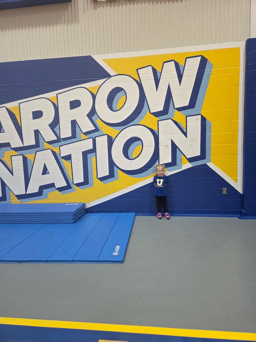 SUA_SOFTBALL's tweet photo. We had a guest at practice!! Lil Baby,also known as Rosalee!!!...future Arrow!!! 🏹🏹💙💛💙💛 https://t.co/dntJrKGynm