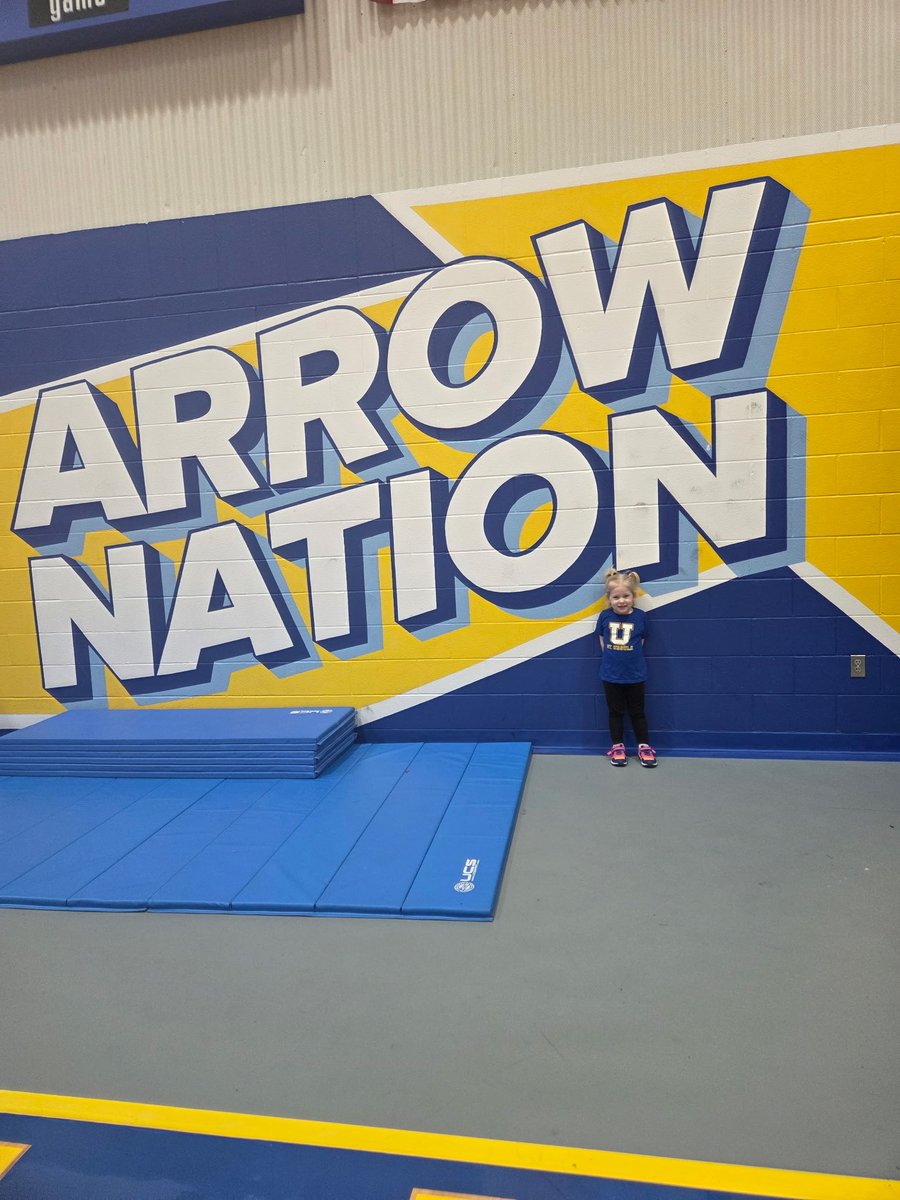 SUA_SOFTBALL's tweet photo. We had a guest at practice!! Lil Baby,also known as Rosalee!!!...future Arrow!!! 🏹🏹💙💛💙💛 https://t.co/dntJrKGynm