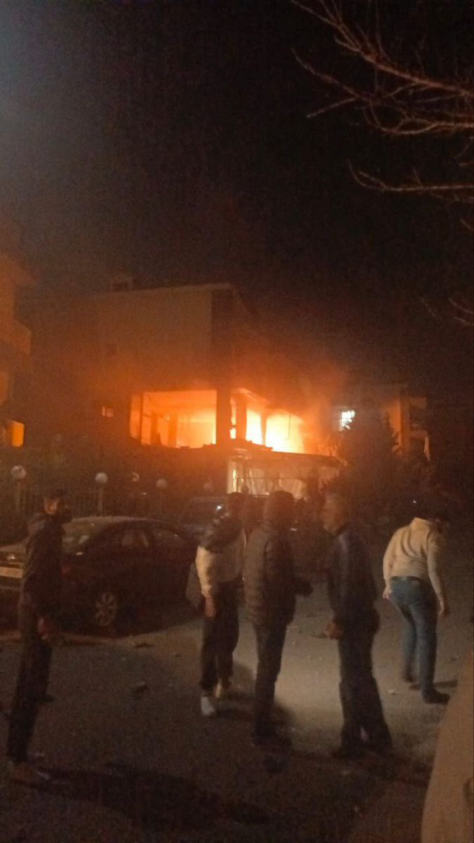 #BREAKING

16 people killed as Israel attacked refugee tents on the beach in Beirut.

There was also an attack on a residential building. 

Israel doing what Israel does best.