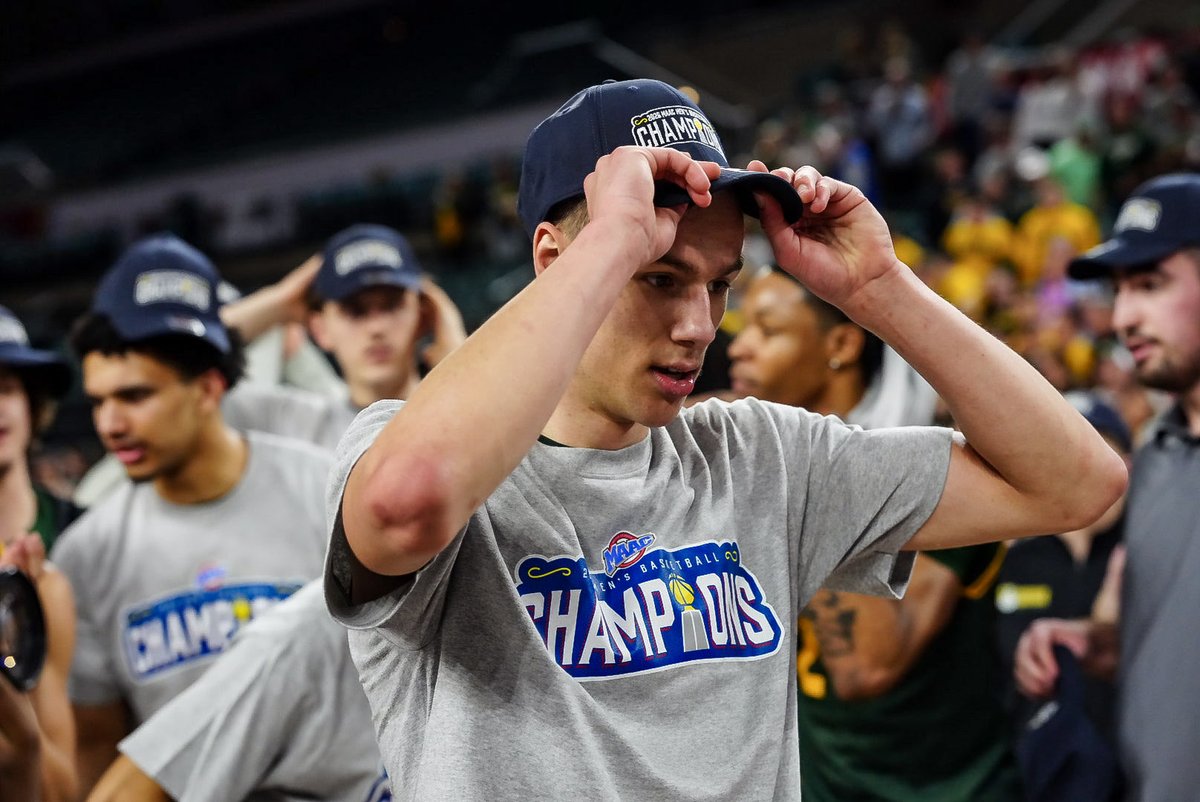 DotyGavin's tweet image. LET THE MADNESS BEGIN 🕺 #marchmadness #champs #godisgreat