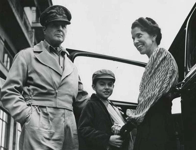 TammiMinoski's tweet photo. #OTD 1942: Ordered out of the Philippines by President FDR, General #DouglasMacArthur pulled out of #Corregidor. MacArthur and his family escaped in PT-boats, leaving behind 90,000 American and Filipino troops. https://t.co/qV7CJmHWIR #MilitaryHistory #WWII https://t.co/mNKIX4PN08