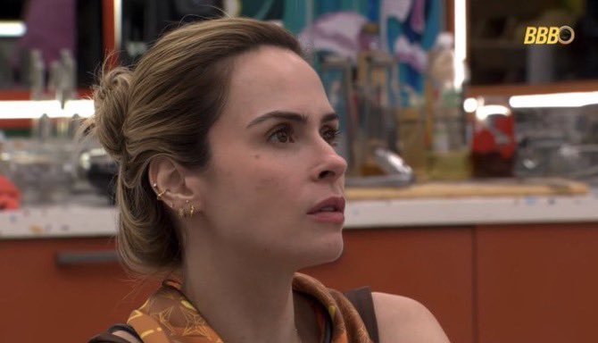 vtcomentaa's tweet photo. Humberto falando que Ana Paula parece ser mais velha que ele.

Humberto.                  //      Ana Paula #BBB26 https://t.co/M9sRLhL4UX