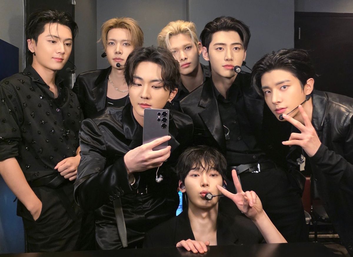ENHYPEN IS 7 

ENHYPEN IS SEVEN
#BELIFTLABTREATENHYPENBETTER #ENHYPEN_IS_7
#COMEBACKHEESEUNG