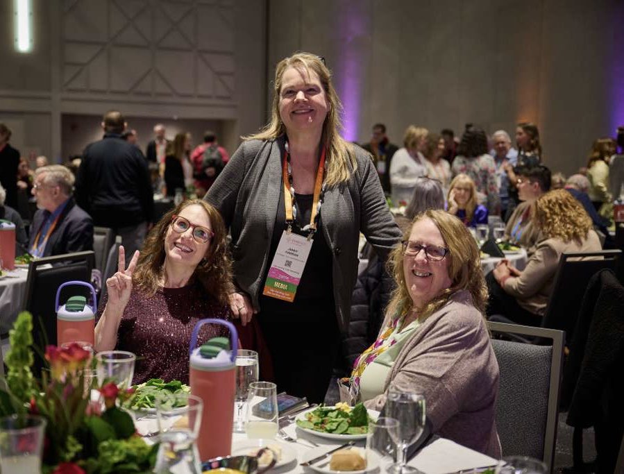 AmericanCousin1's tweet photo. The 3 Connecticut Cousins (moi, .@jennyhawran and .@TiaBruhn) at the #RootsTech media dinner!!! https://t.co/gjbM4qi06a