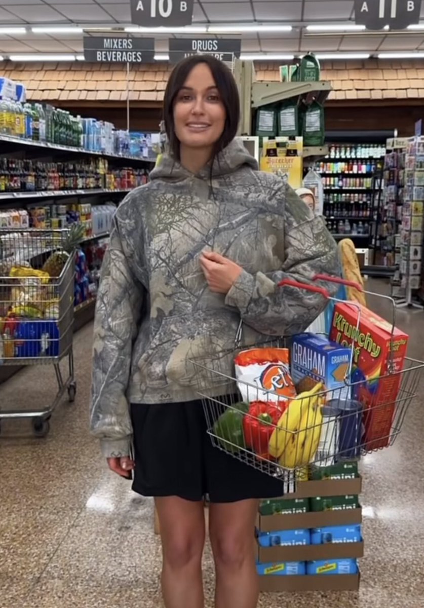 spaceykaceymx's tweet image. Basket Kace @KaceyMusgraves