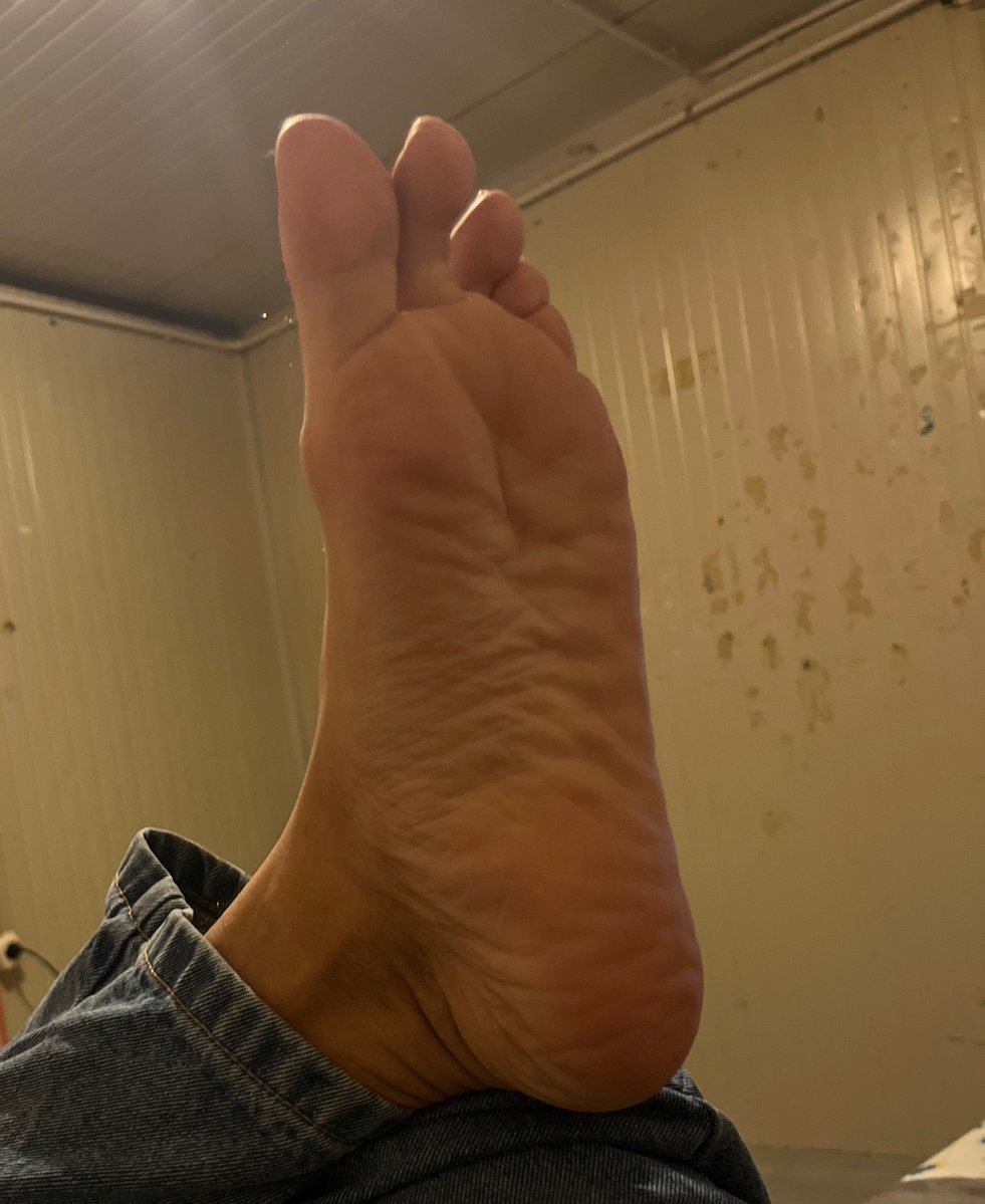 Muto e servi questi piedi rom 🤯🤑

paypal.me/Vlade00980

#Findom #Paypig #Moneyslave