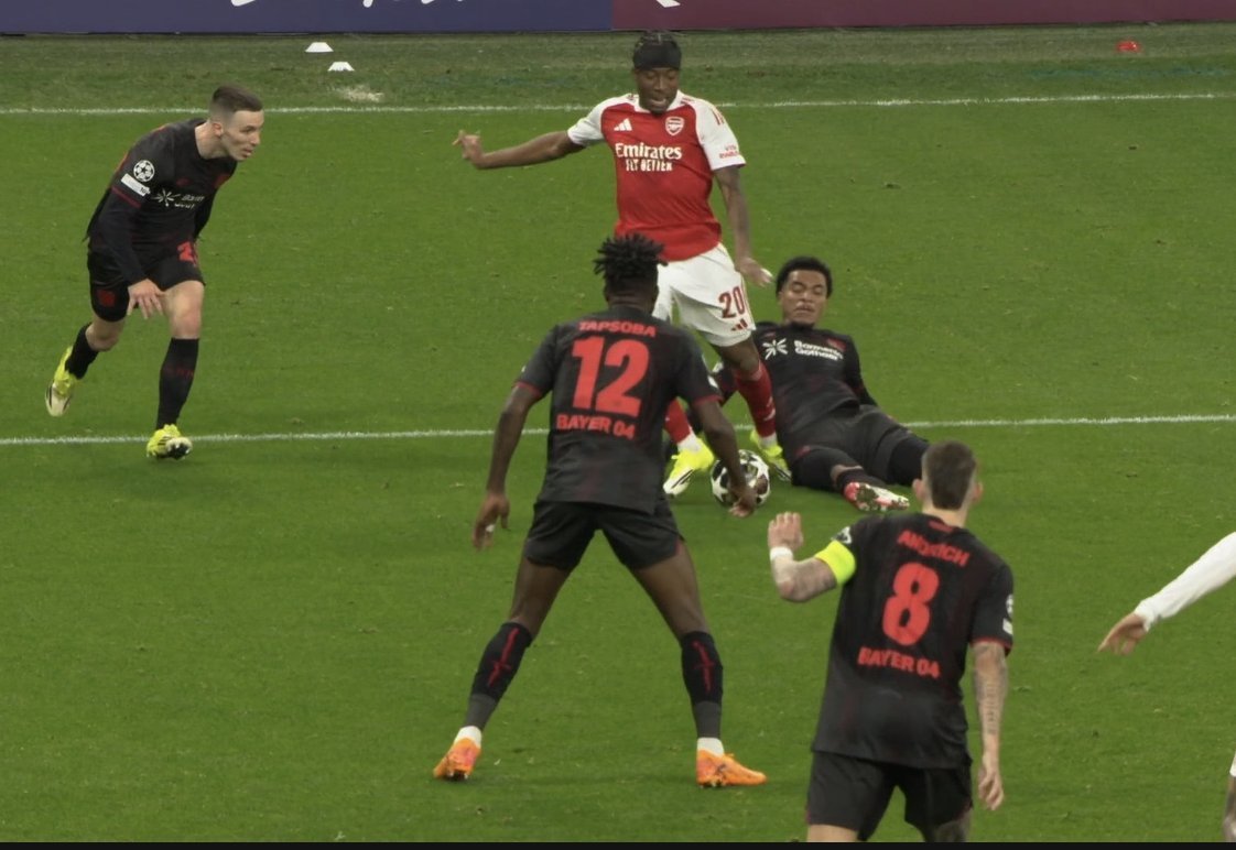 Arsene Wenger's Coat tweet media