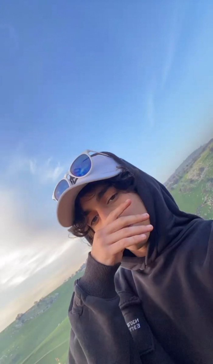 or__x4's tweet photo. spring 🌿😚. https://t.co/lT3lkG1Trx
