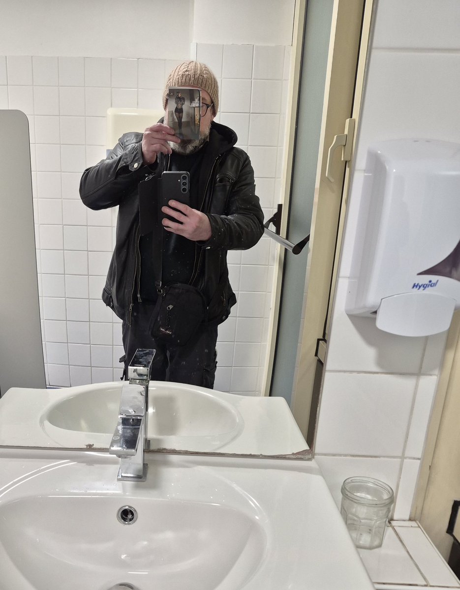 Diluvienne_'s tweet photo. Les faux comptes vendent l’espoir d’une rencontre.
Je n’entretiens pas ce mensonge.
Diluvienne est un univers.
À explorer. À fantasmer.
Et parfois… certains repartent avec un morceau bien réel de moi. https://t.co/GWJbpx0CON