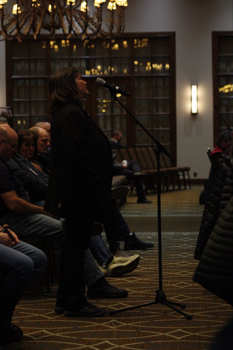 WCDS_Dairy's tweet photo. The microphone is hot! 🔥 

We have two ways to ask the speakers questions about their presentations:

1. Using the microphones located throughout the room

2. Using Slido

If you haven’t already, make sure to access the Slido using the link sent to your email. https://t.co/hB2ynDT9Fv