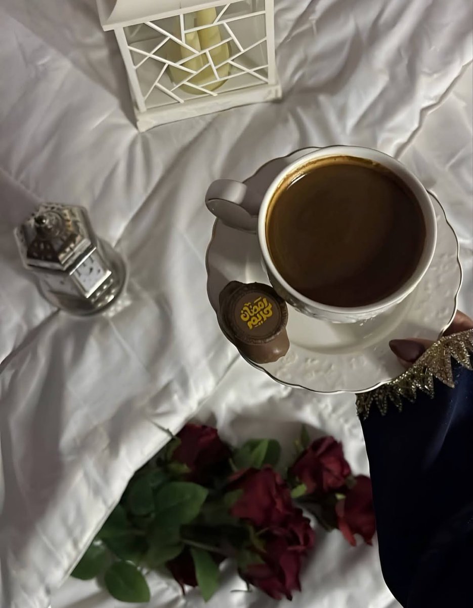 يا دِهْن عود الهند و العود
في سمعي وقلبي توطنْت.