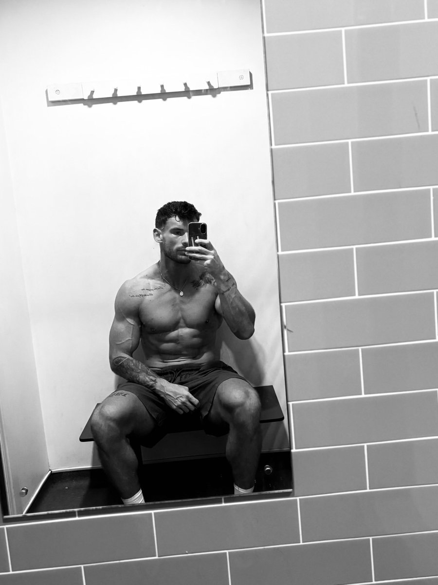 PayPrince94's tweet photo. Sit. Admire.
Then send. 💳
#findom #master #paypigs https://t.co/2GzjVYGIiA
