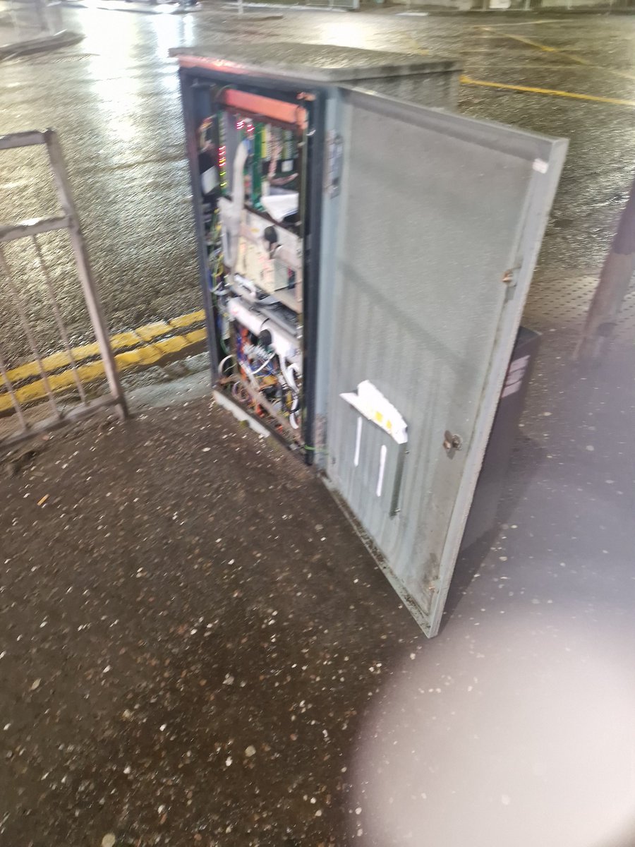 thedrum73's tweet photo. @GlasgowCC you might want to send someone out to Crookston Road  at PRW to secure this traffic signal box before it gets damaged https://t.co/7RwgqcUq5J