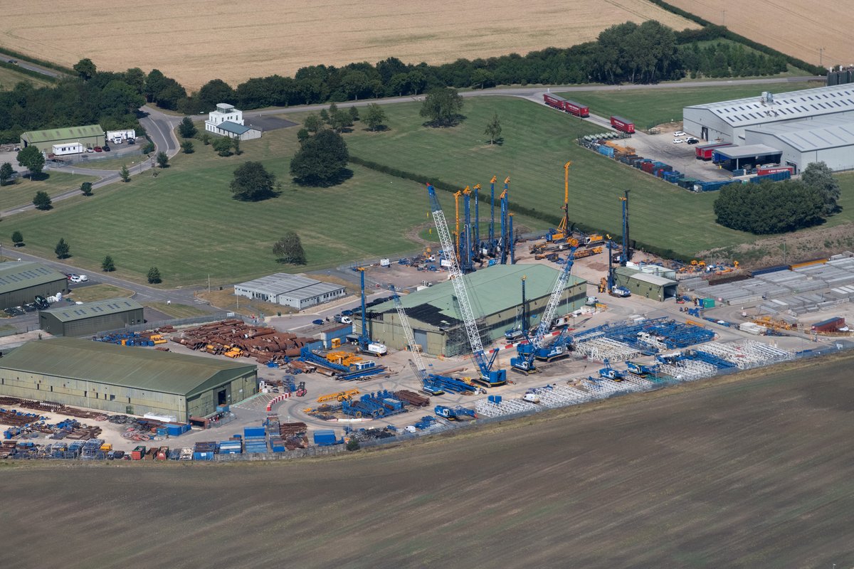 johnfielding001's tweet image. Roseland Business Park, RAF Bottesford, Leicestershire. The airfield opened in 1941 as a RAF Bomber Command base, later used by the USAAF 436th Troop Carrier Group in 1944 flying C-47 Dakotas. After the war the site became an industrial park #RAFBottesford #aerial