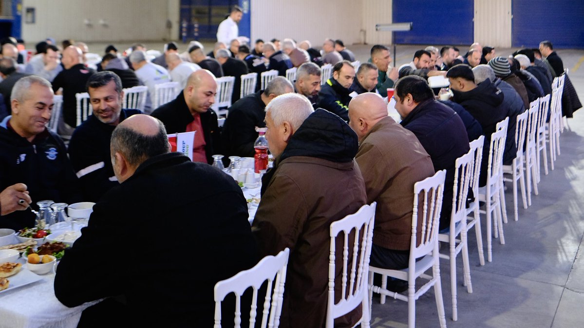 Akhan Un YK Başkanımız Sn. Orhan İlhan’ın katılımıyla; YK Üyemiz Sn. Yunus Emre İlhan, Genel Müdürümüz Sn. Turhan Irmak ve Azim Un YK Üyemiz Sn. Doğan İnci ile birlikte Adana Fabrikamızda düzenlenen iftar yemeğinde çalışma arkadaşlarımızla bir araya geldik. 

#akhan