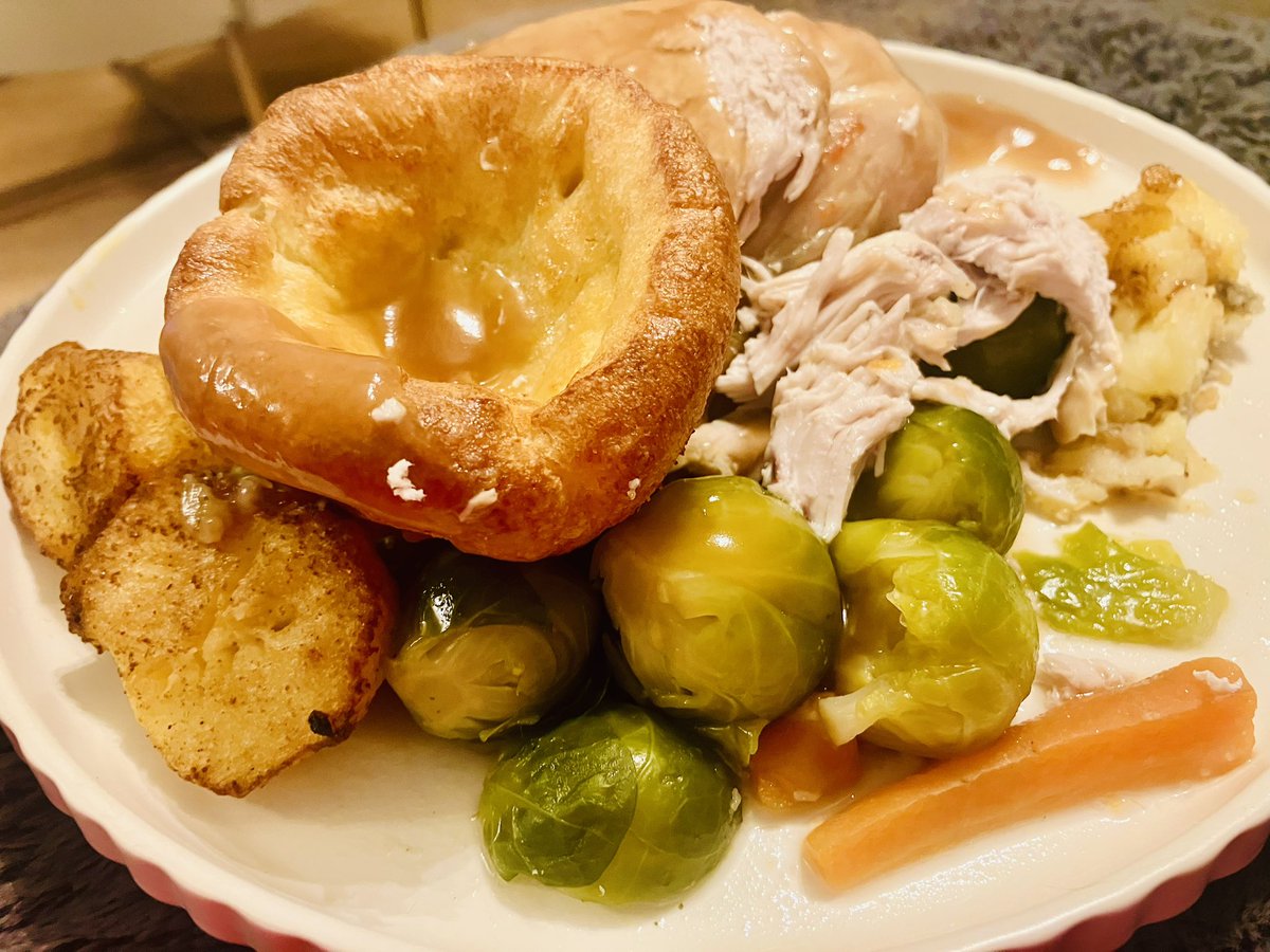 helendownie's tweet image. Finishing work a little earlier on humpday means time to cook a midweek roast #tasty #worththeeffort  😋😋