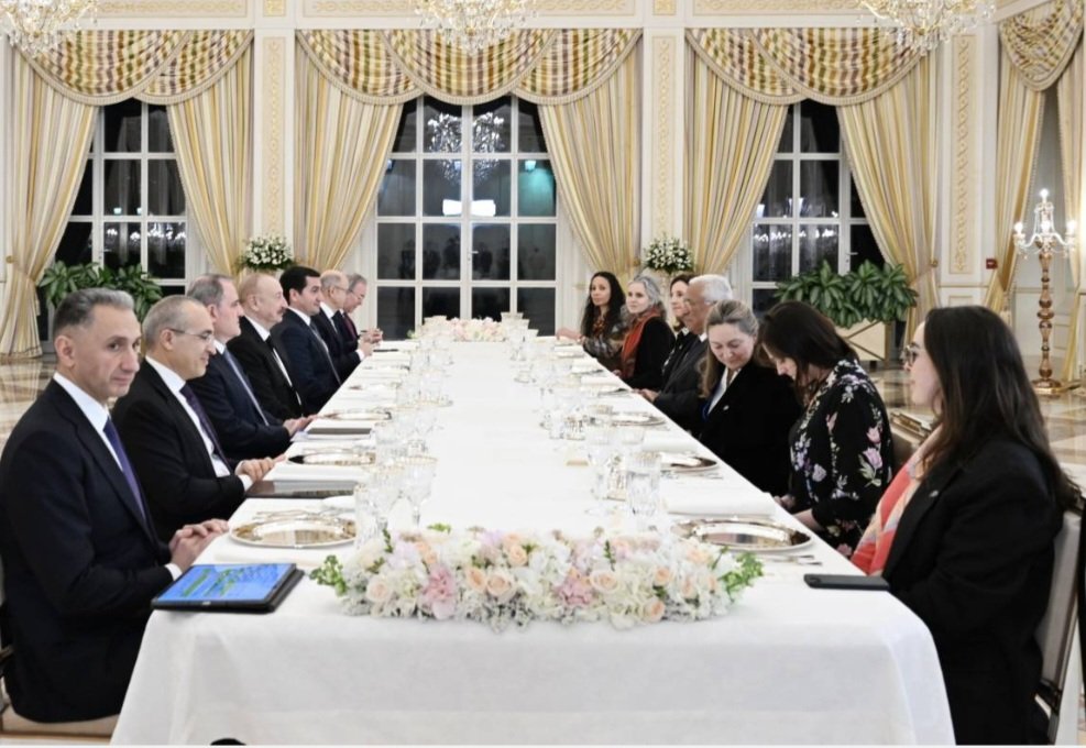 Very important meeting today in Baku. 
The 🇪🇺 is ready to deliver on all aspects of our bilateral agenda with 🇦🇿, as well as to continue its strong support to the historic and positive momentum in the 🇦🇿-🇦🇲 peace process.
consilium.europa.eu/en/press/press…
president.az/en/articles/vi…