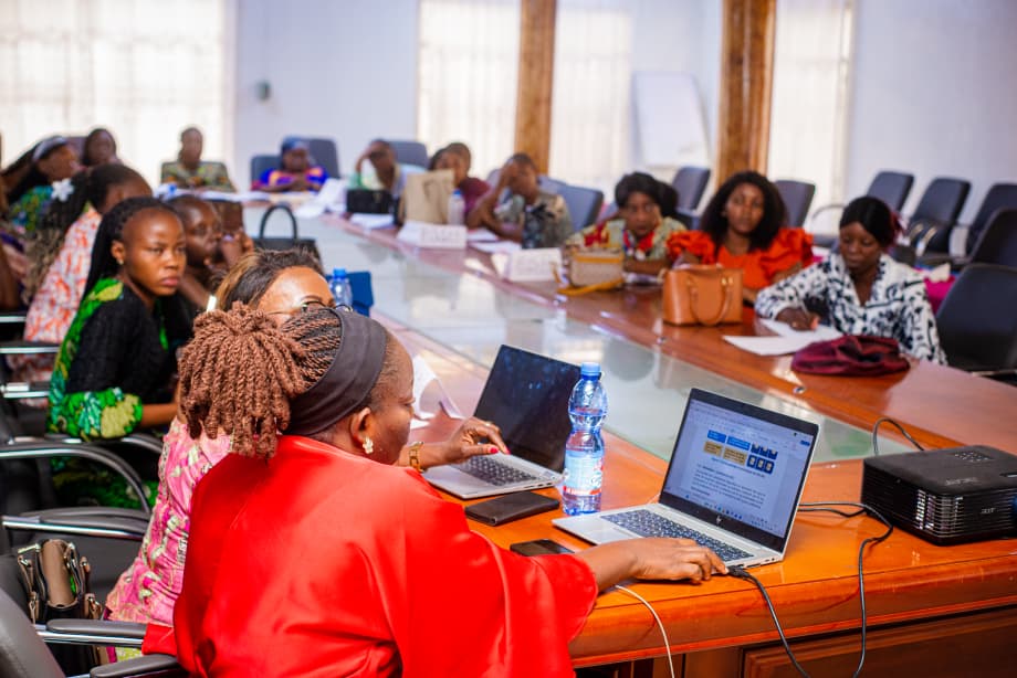 usp_plus's tweet photo. Dans la ZS de Mont Ngafula 1, l’ASBL Univers Santé Plus a organisé un atelier de renforcement des capacités sur les nouvelles normes et directives de lutte contre le paludisme, dans le cadre du projet VE-Palu avec l'appui de Speak Up Africa @SpeakUpAfrica1  #VoisEssentiElles https://t.co/61junNwwUH