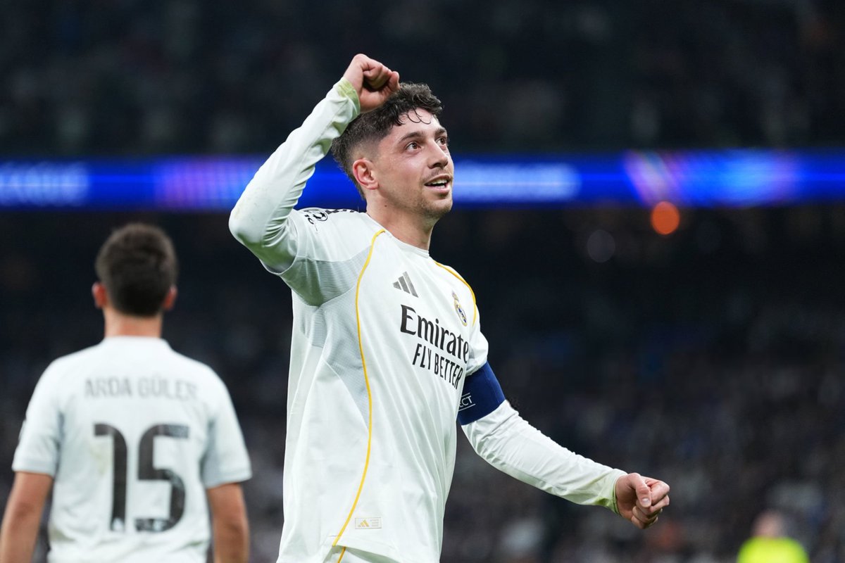 🇺🇾 Fede Valverde has now scored 4 goals and made 3 assists in his last 7 matches for Real Madrid: 

⚽️⚽️ vs. Manchester City
⚽️ vs. Celta Vigo
❌ vs. Getafe
🎯🎯 vs. Benfica
🎯 vs. Osasuna
❌ vs. Benfica
⚽️ vs. Real Sociedad
