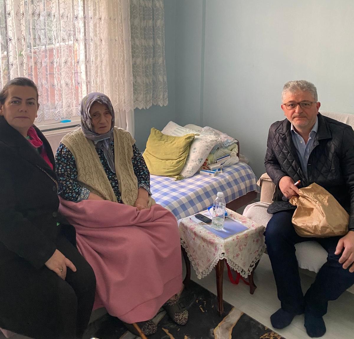 aksariyer's tweet photo. Teşkilatımız Ramazan ayı boyunca hane ziyaretlerini sürdürüyor.

Kapı kapı gezerek gönüllere dokunmaya devam ediyor, komşularımıza hayırlı Ramazanlar diliyoruz. 🌙

#BirOlmakRuhumuzdaVar https://t.co/TXK8CWtxzz