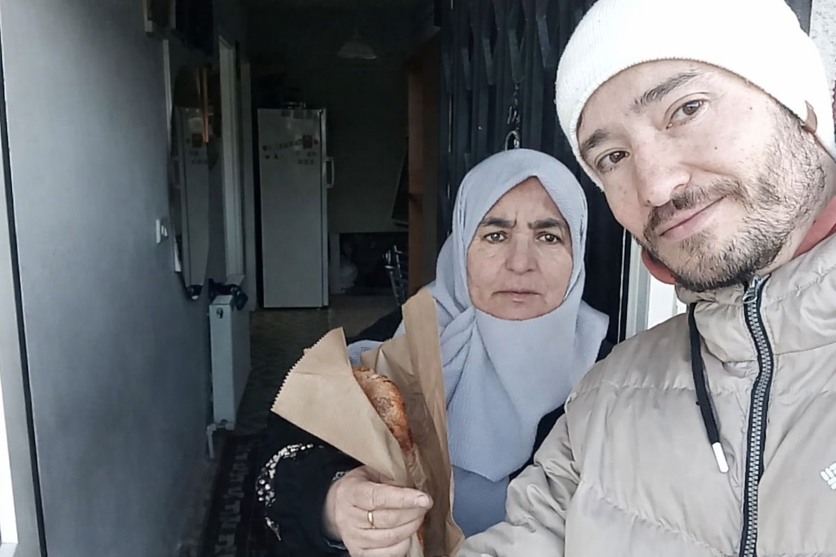 aksariyer's tweet photo. Teşkilatımız Ramazan ayı boyunca hane ziyaretlerini sürdürüyor.

Kapı kapı gezerek gönüllere dokunmaya devam ediyor, komşularımıza hayırlı Ramazanlar diliyoruz. 🌙

#BirOlmakRuhumuzdaVar https://t.co/TXK8CWtxzz