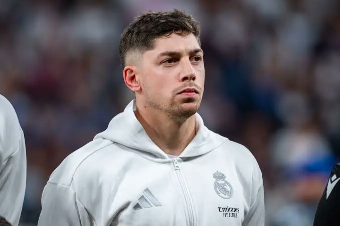 FootballByOuss's tweet photo. 🇺🇾| Le match de FEDERICO CAPITAINE VALVERDE ! 🤯🤯

En plus de son doublé, l’uruguayen sort une prestation XXL, que ce soit avec ballon où il ne panique pas, se bat sur tous les ballons et prend la profondeur ! ⚡️

Match complet et omniprésent.

Un avis noyé dans la mer ! 🫡 https://t.co/Yh3MMoh3rk